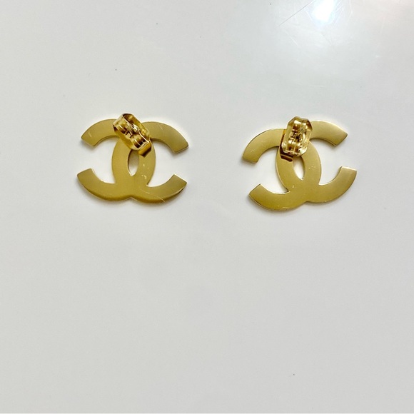 NEW C C initial earrings in gold tone - Picture 6 of 7
